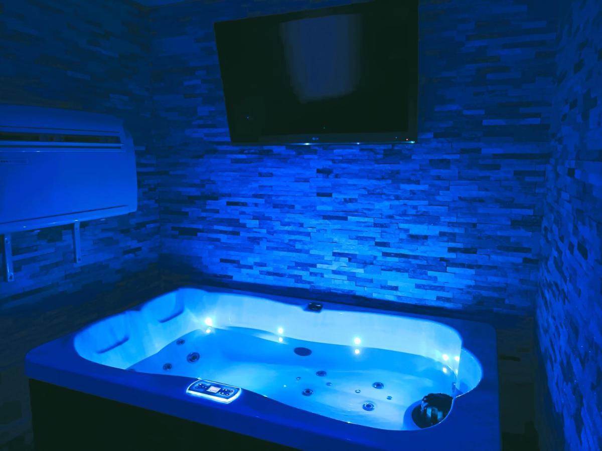 Studette Avec Spa & Jacuzzi 세테 외부 사진